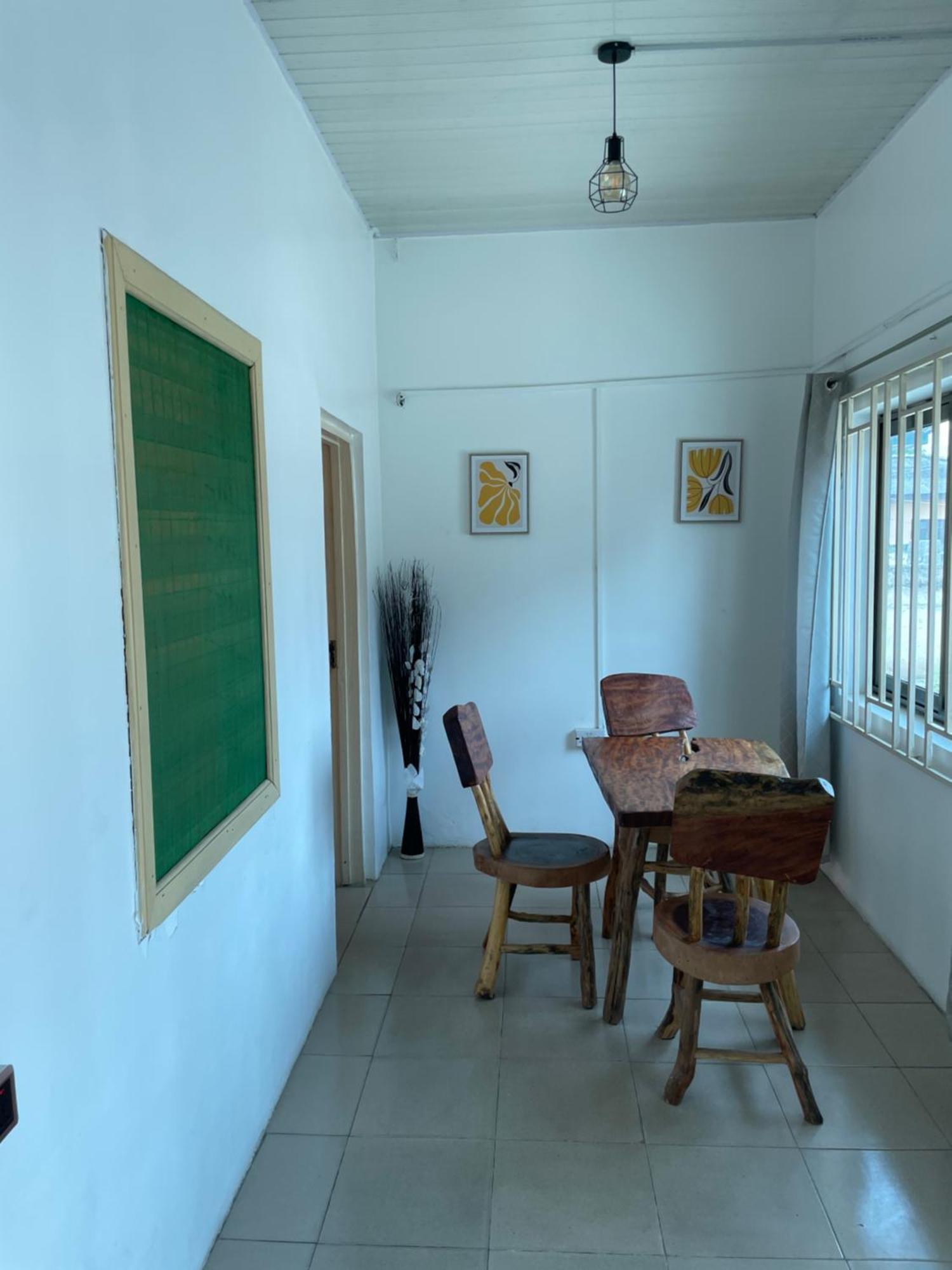 Appartamento Big & Confortable House In Oxford Street Barnor Accra Esterno foto