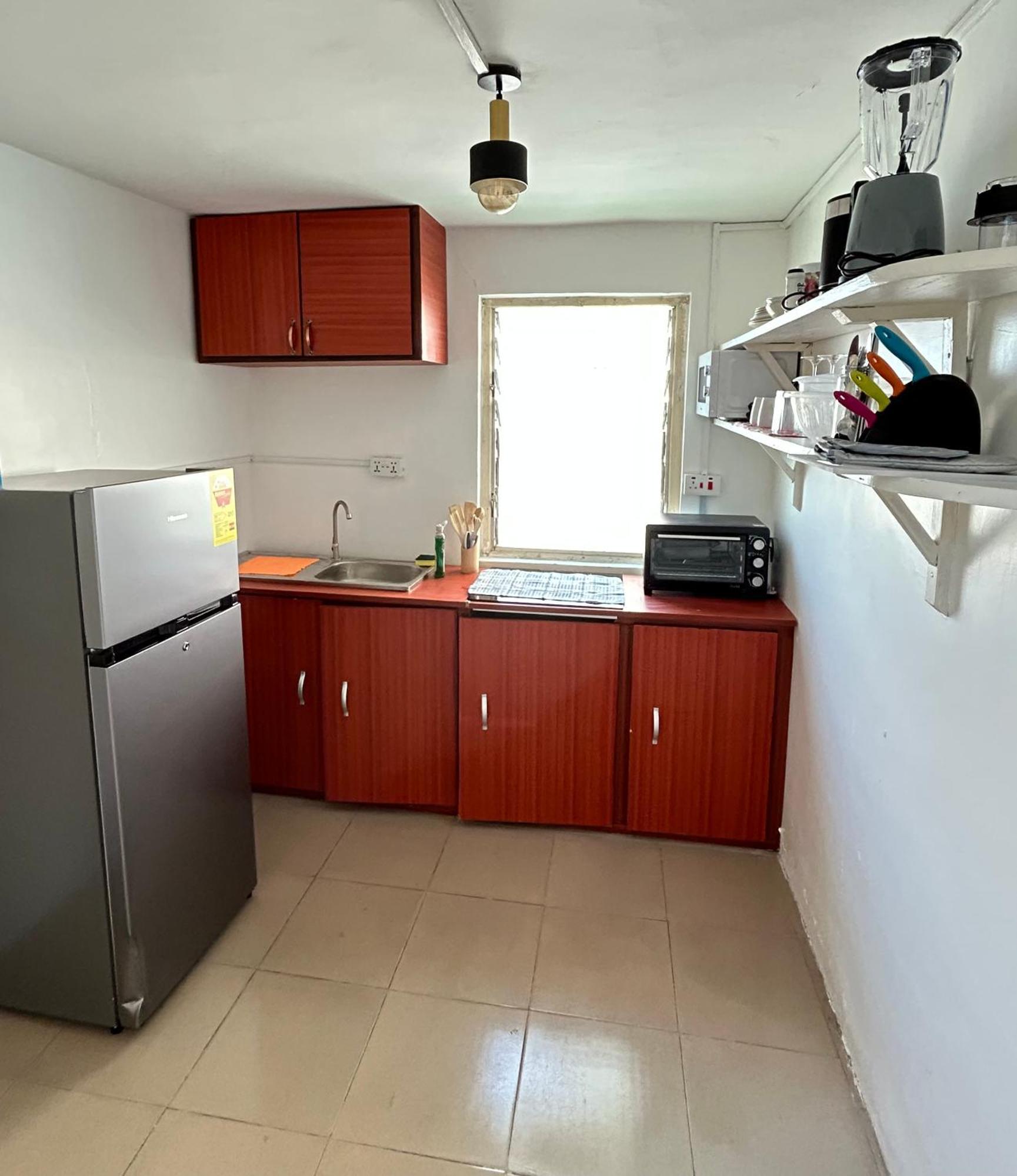 Appartamento Big & Confortable House In Oxford Street Barnor Accra Esterno foto